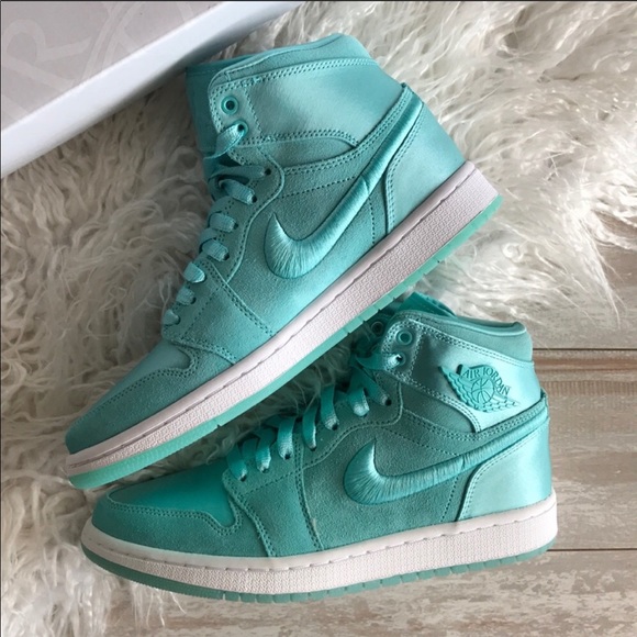 NWT Nike Air Jordan 1 Retro Satin Pack - Picture 3 of 8